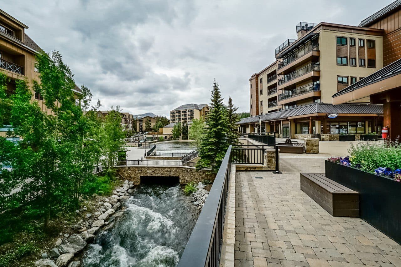 Lavish Condo - Image 46