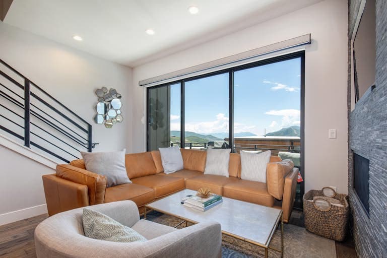 Hideout Hideaway - Image 6