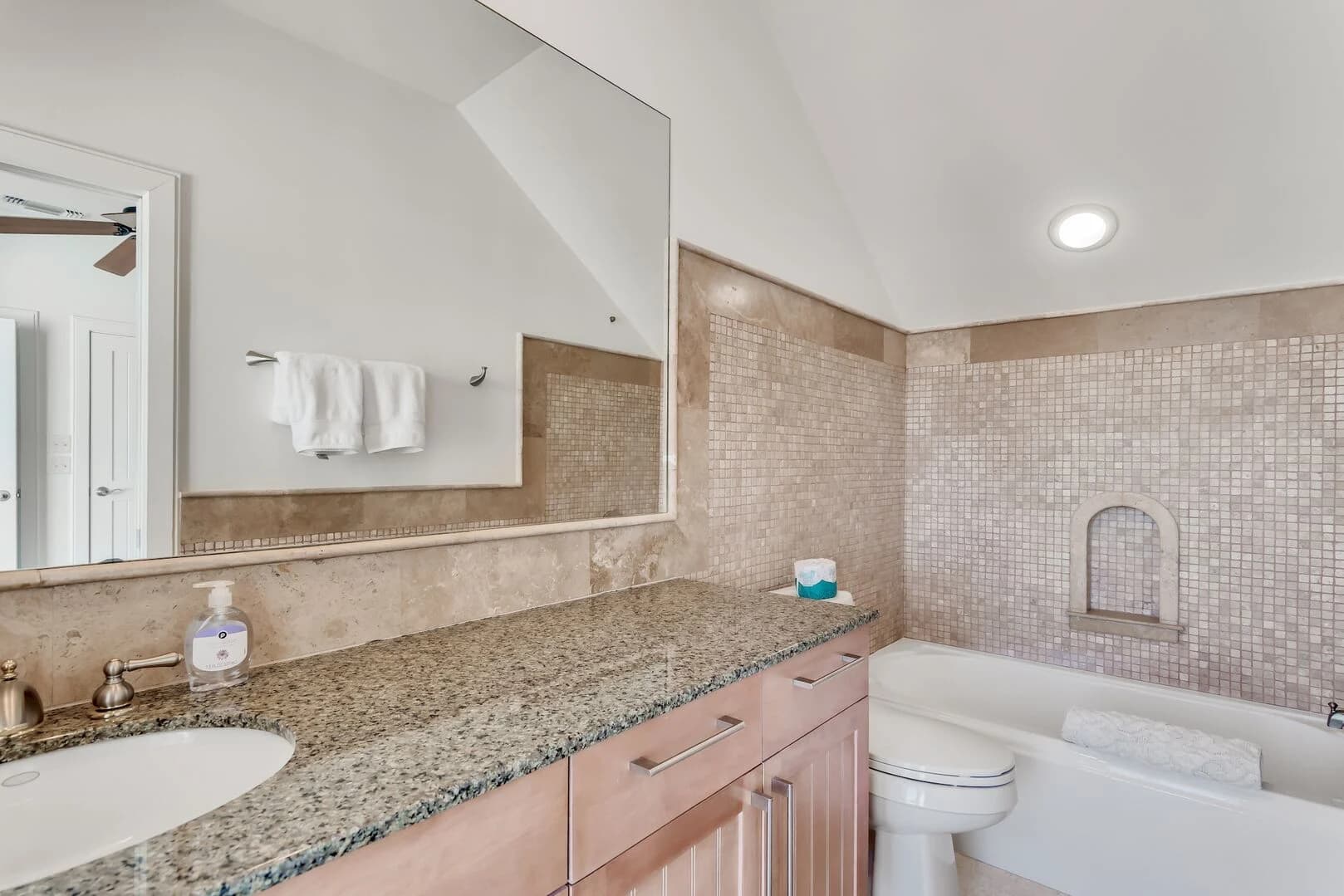 Main Street Penthouse - Image 11