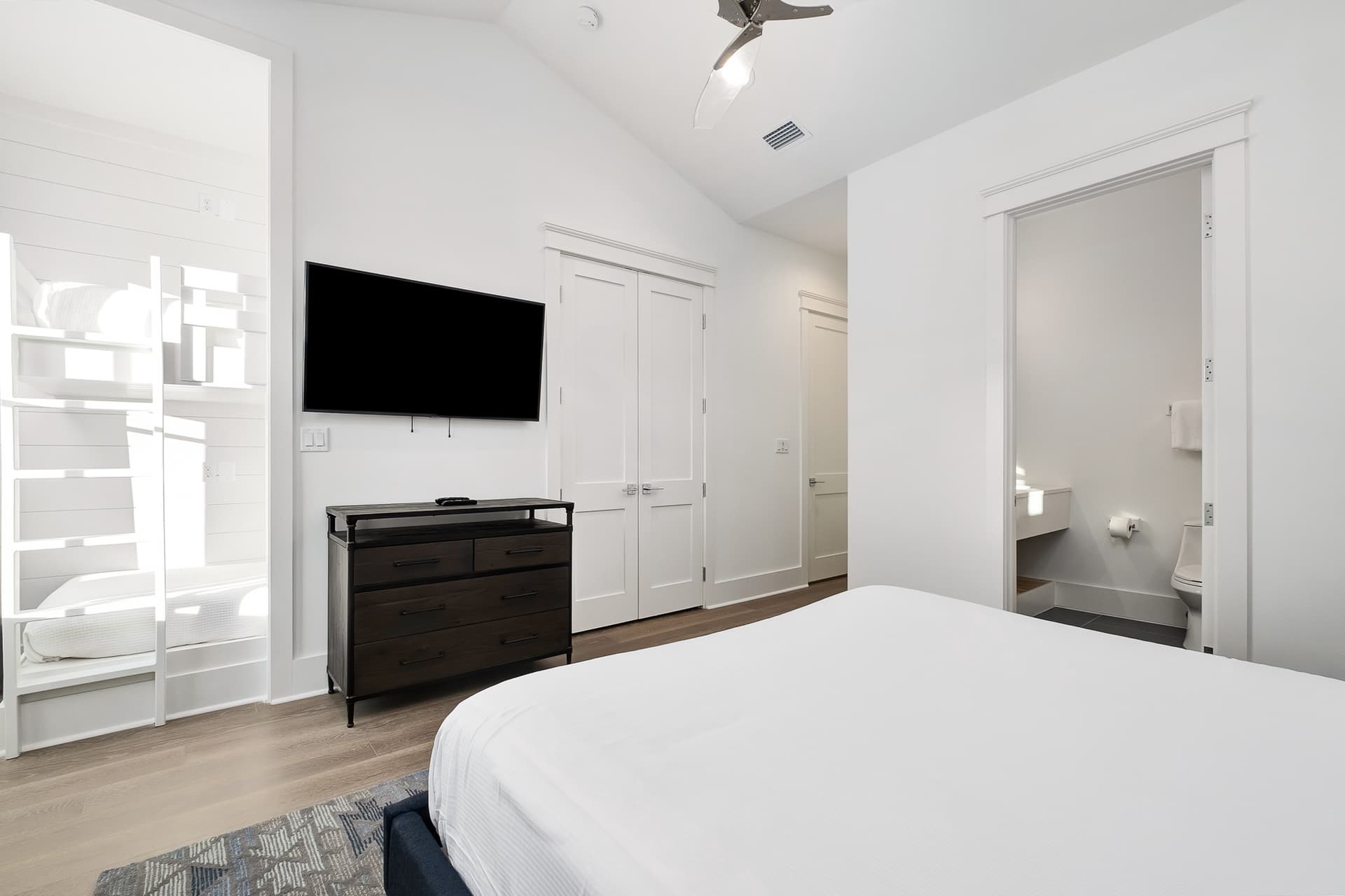 Emerald Palms - Image 42