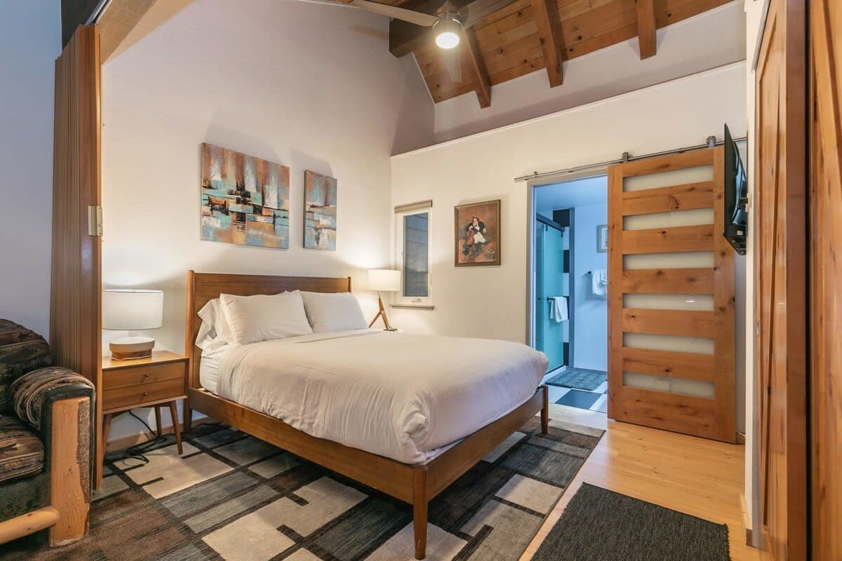 Stylish Carnelian Townhome - Image 3