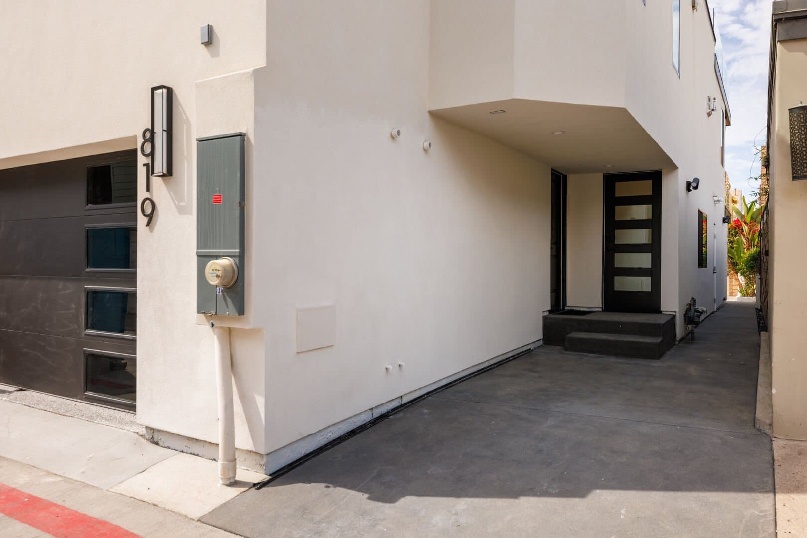 Modern Beach Vibes (Lower) - Image 22