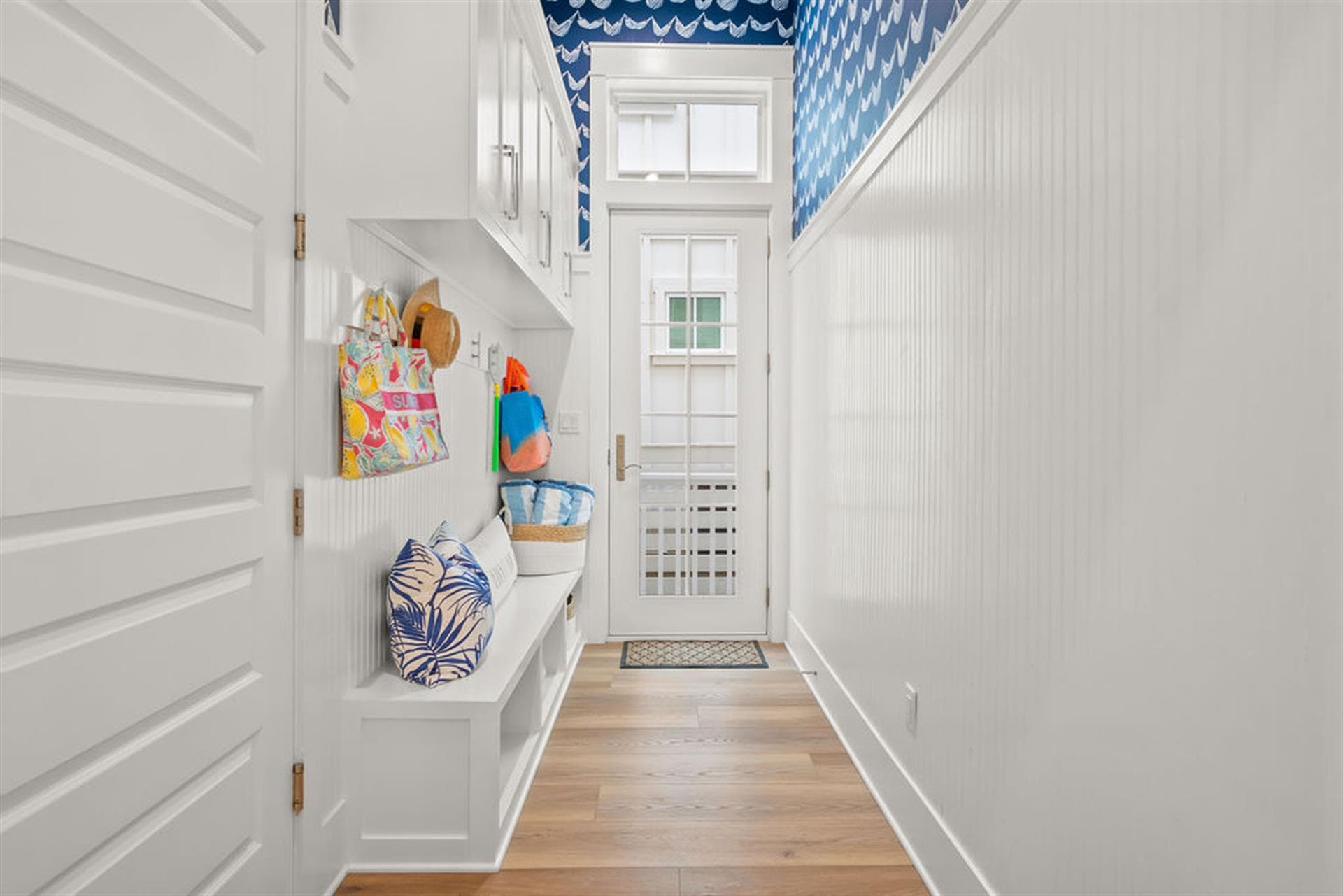 Hello Darlin' - Image 16