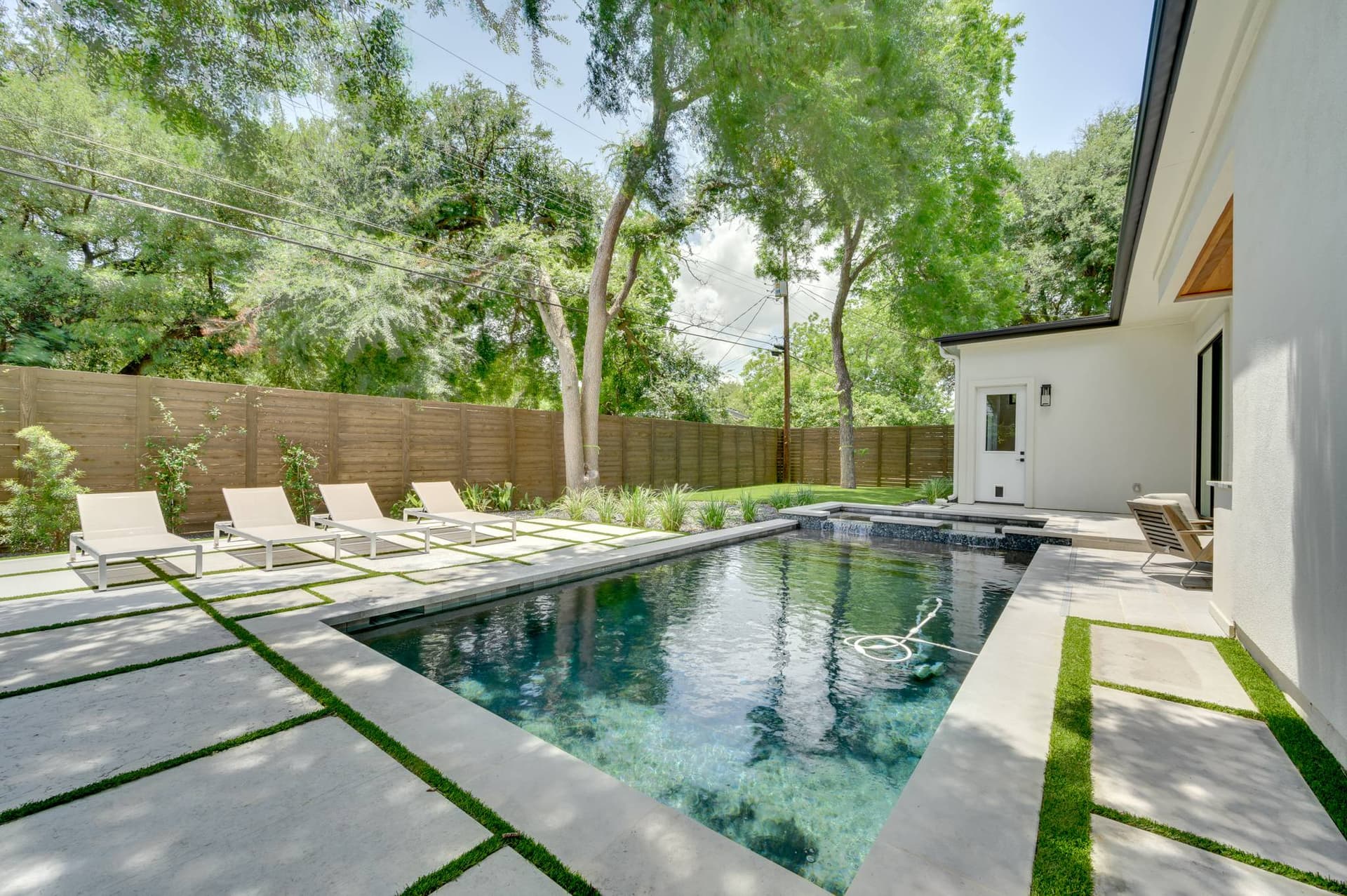 Austin Bella - Image 2