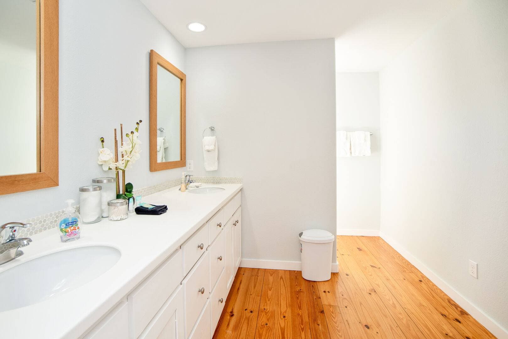 Bach Porch - Image 25