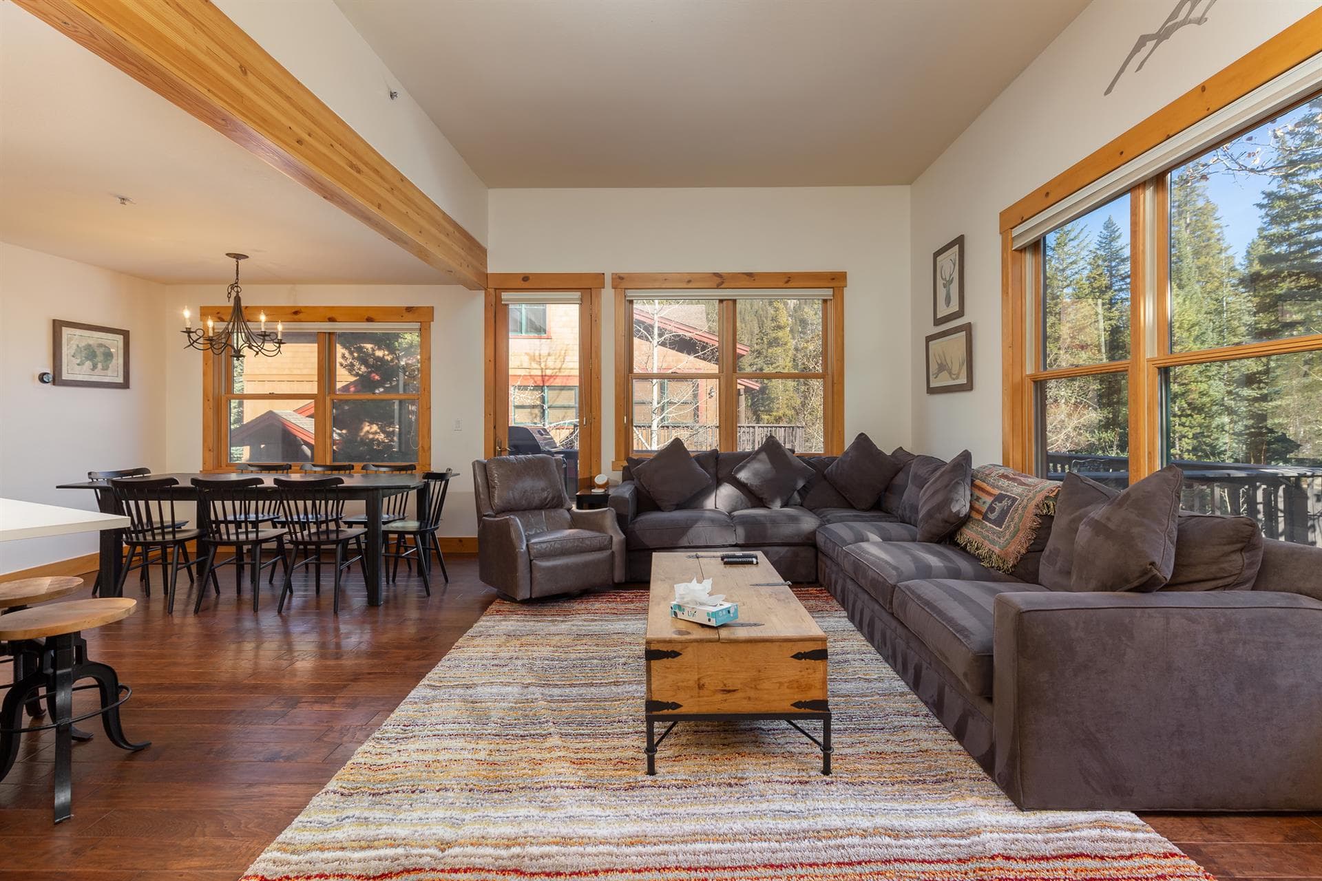 Treetop Haven Retreat - Image 2