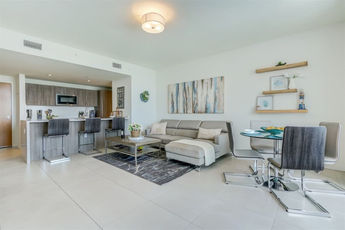 Tamarac Residence - Image 2