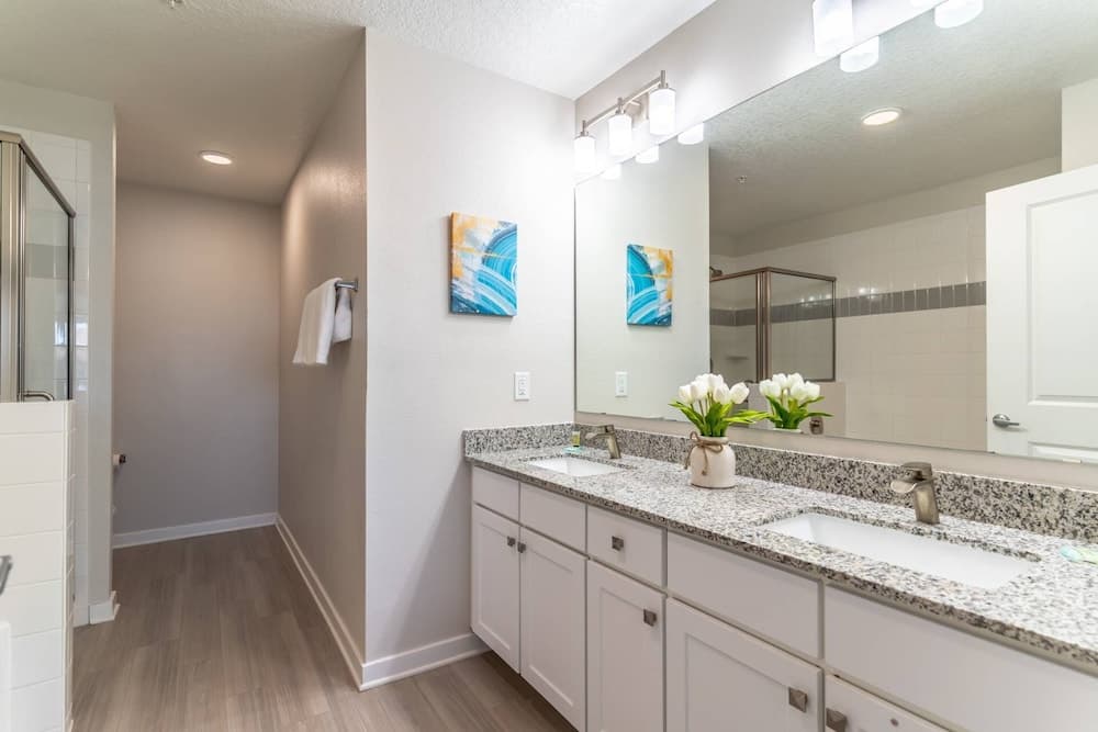 Cay Comfort Suite - Image 24