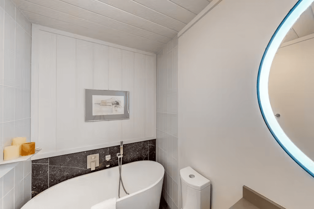 Sun and Ski - Image 8