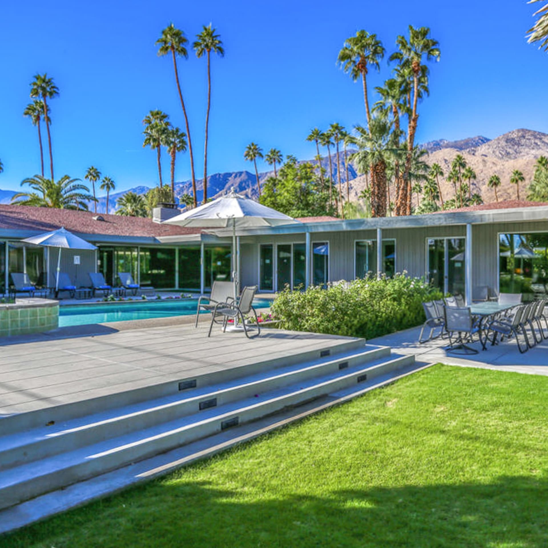 Palm Springs Perfection Manor - Image 1