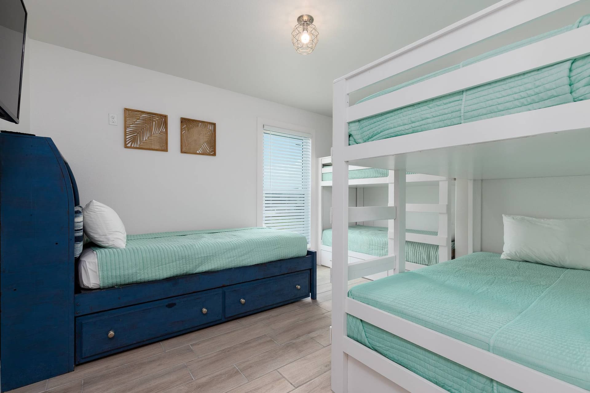 Skiff House - Image 21