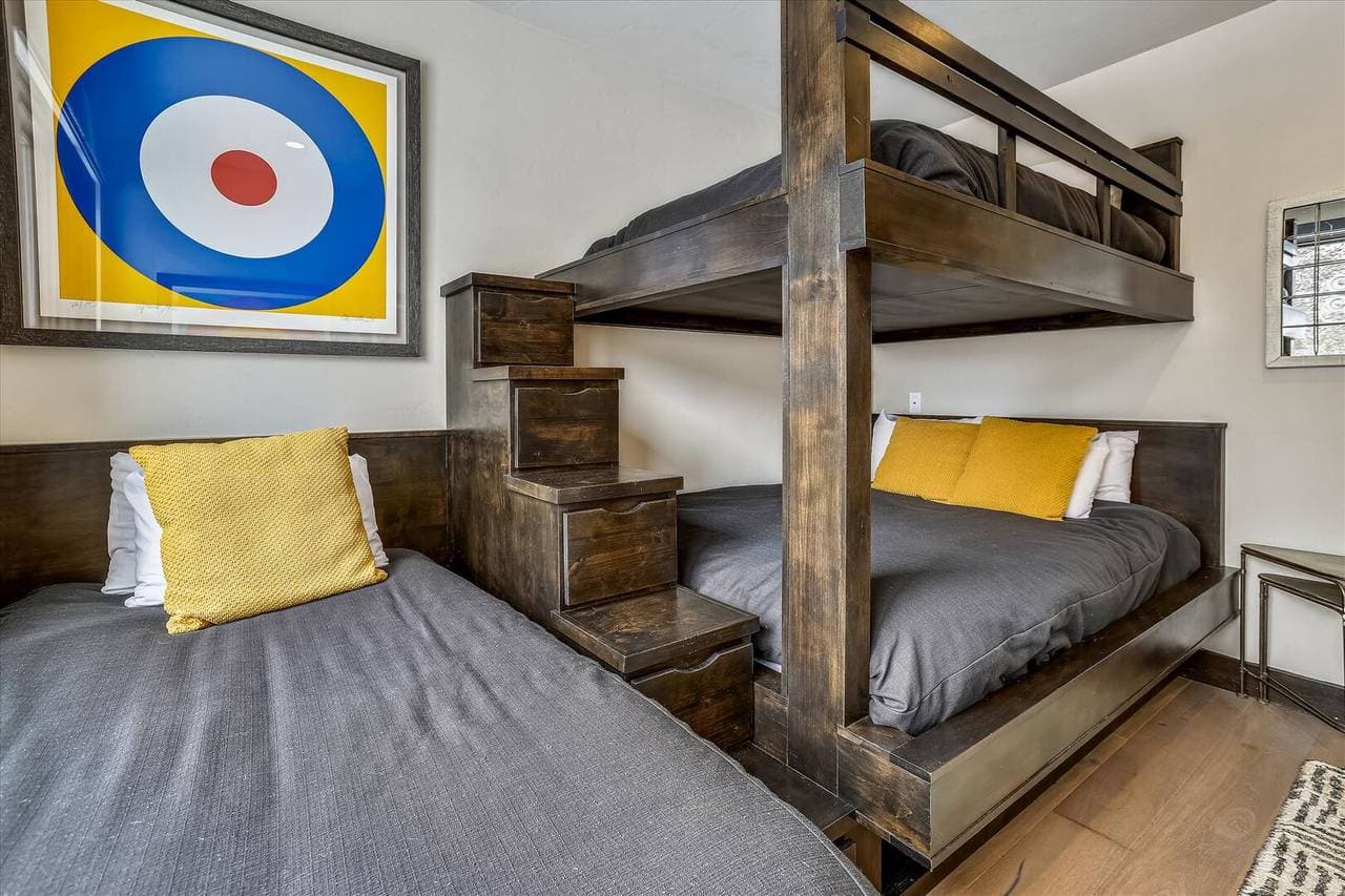 Falcon Haus - Image 25