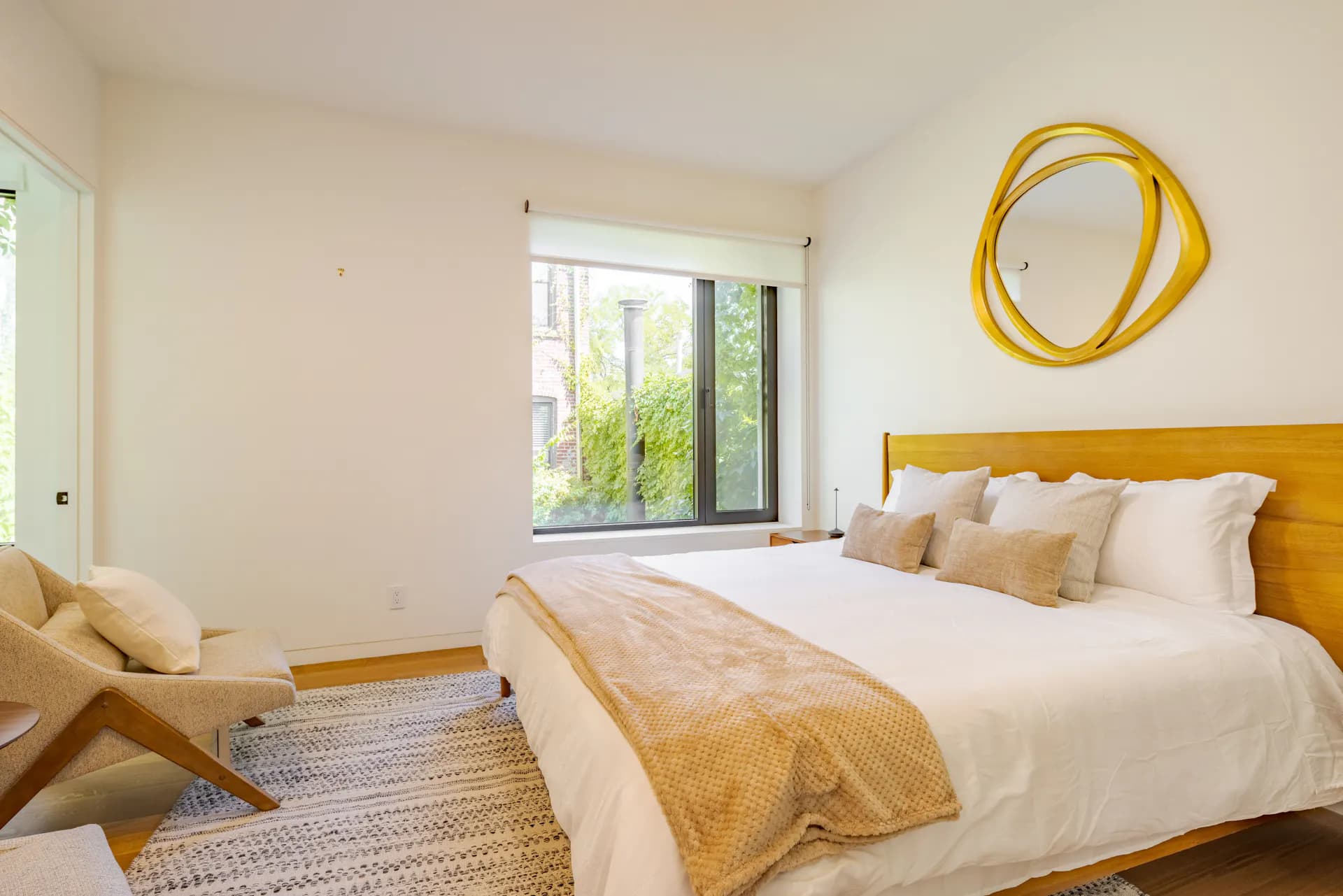 Empire House - Image 6