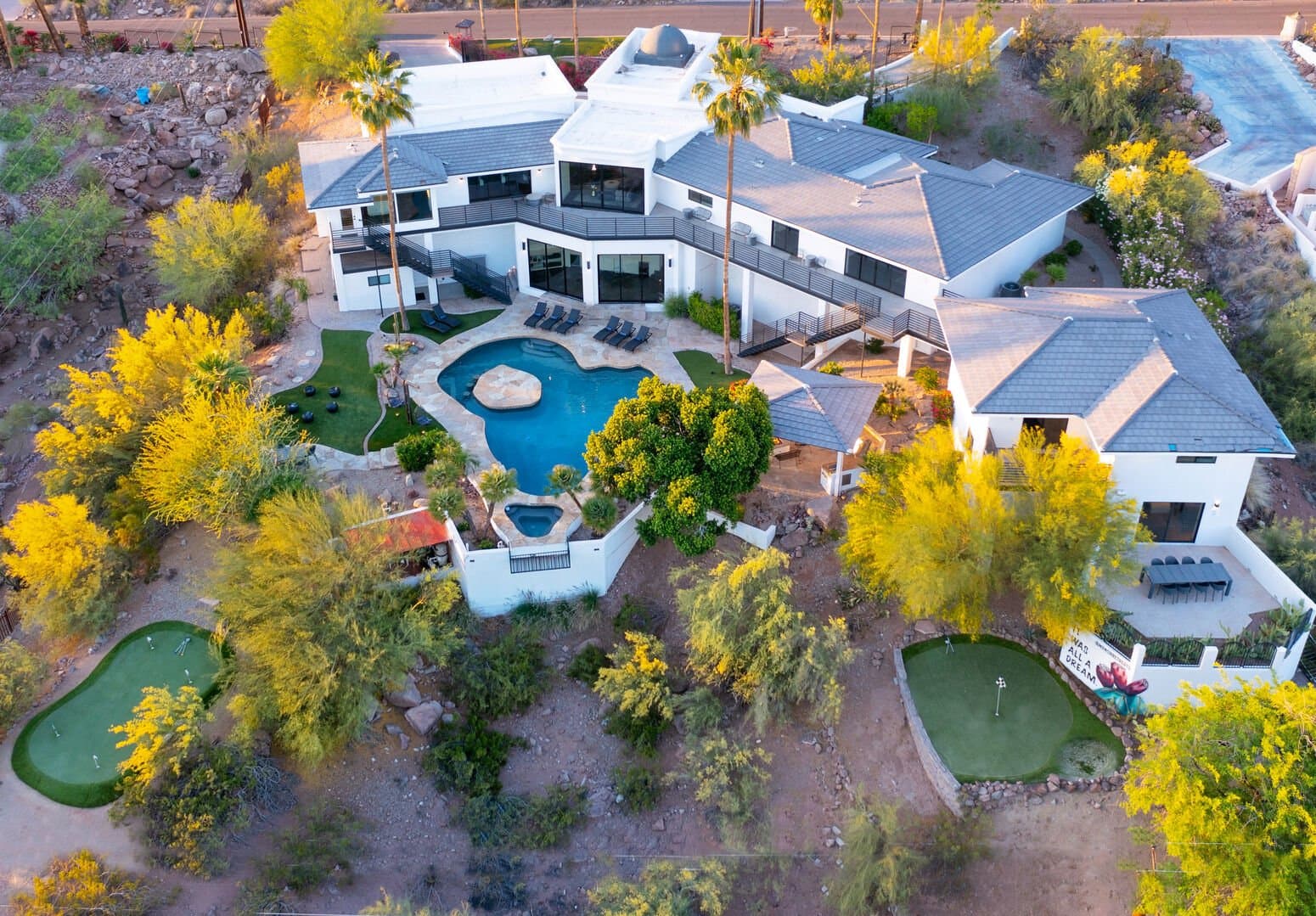 Valle Vista Manor - Image 1