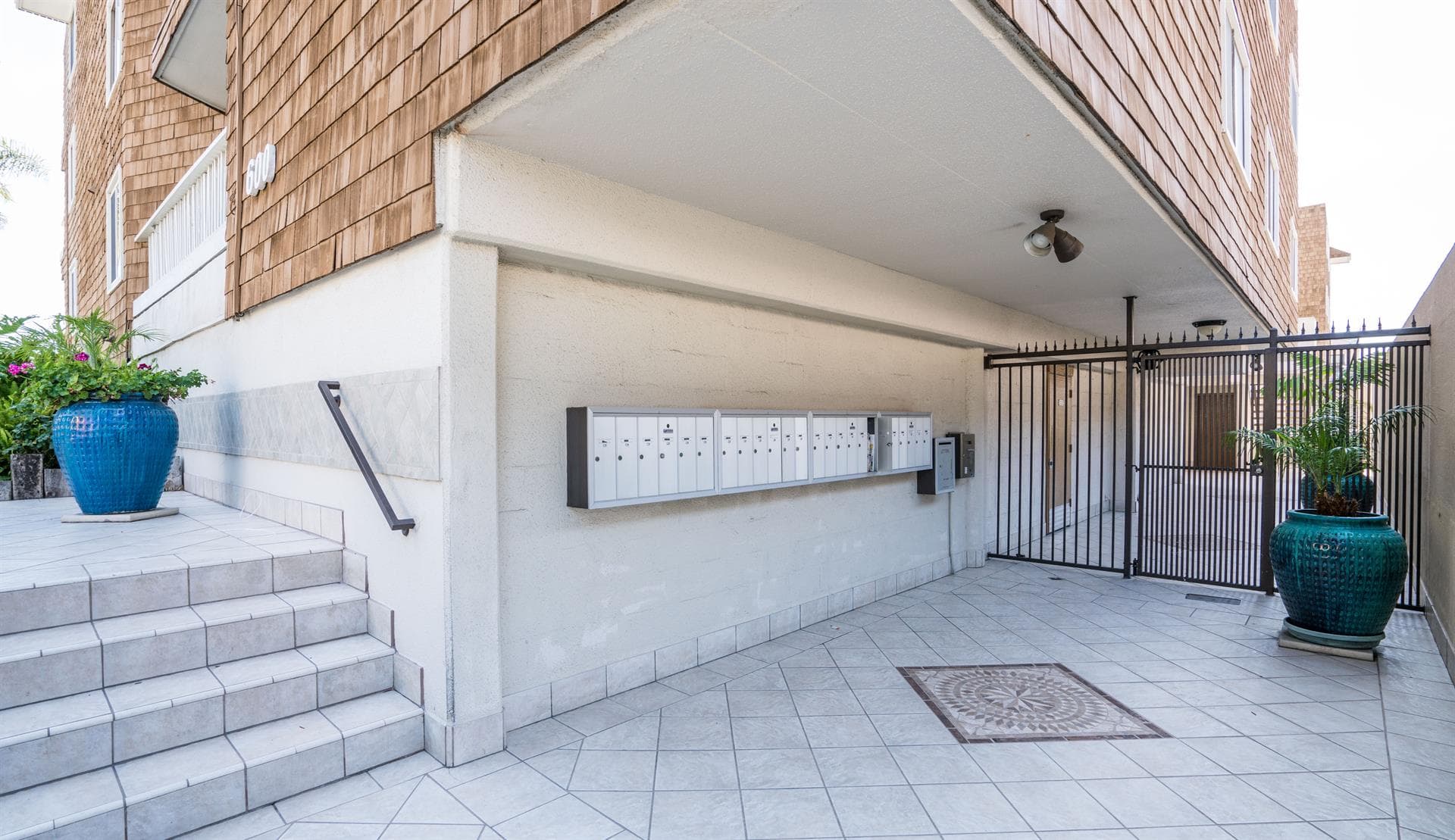 Oceanfront Breeze - Image 24