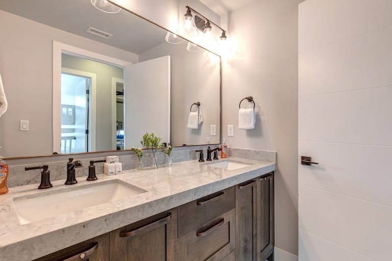 Hideout Hideaway - Image 33