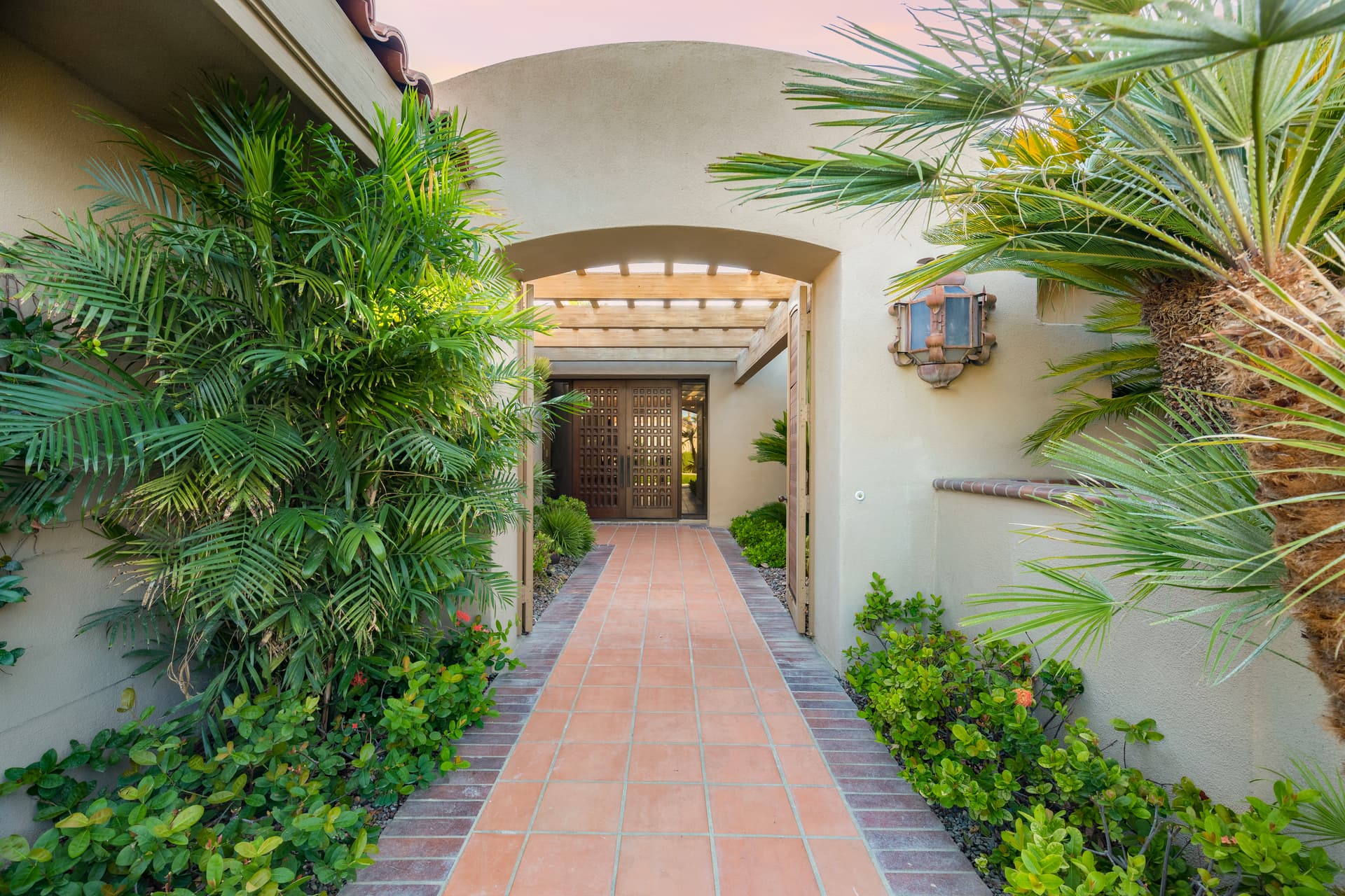 Moonshine - Image 20