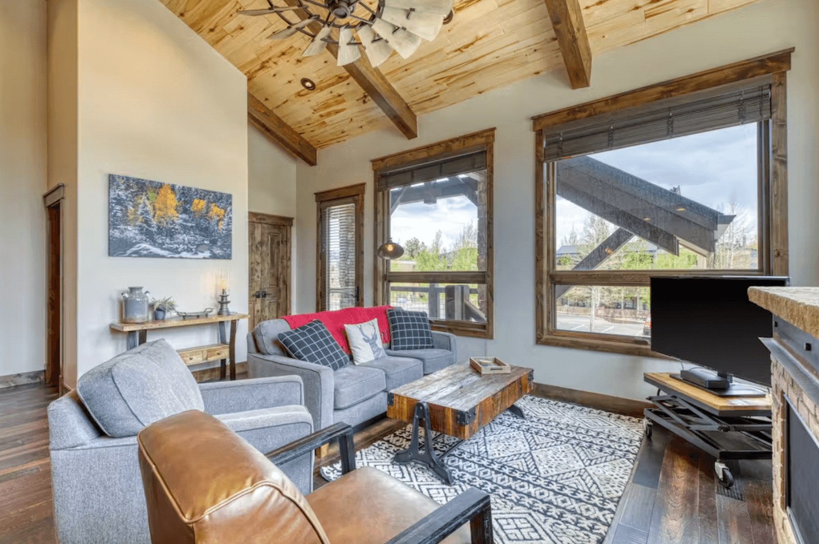 2nd Ave Luxury Condo - Image 3