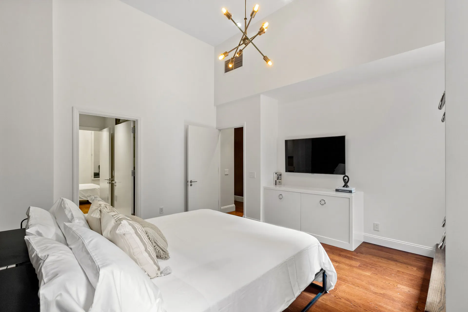 Rialto IV - Image 32