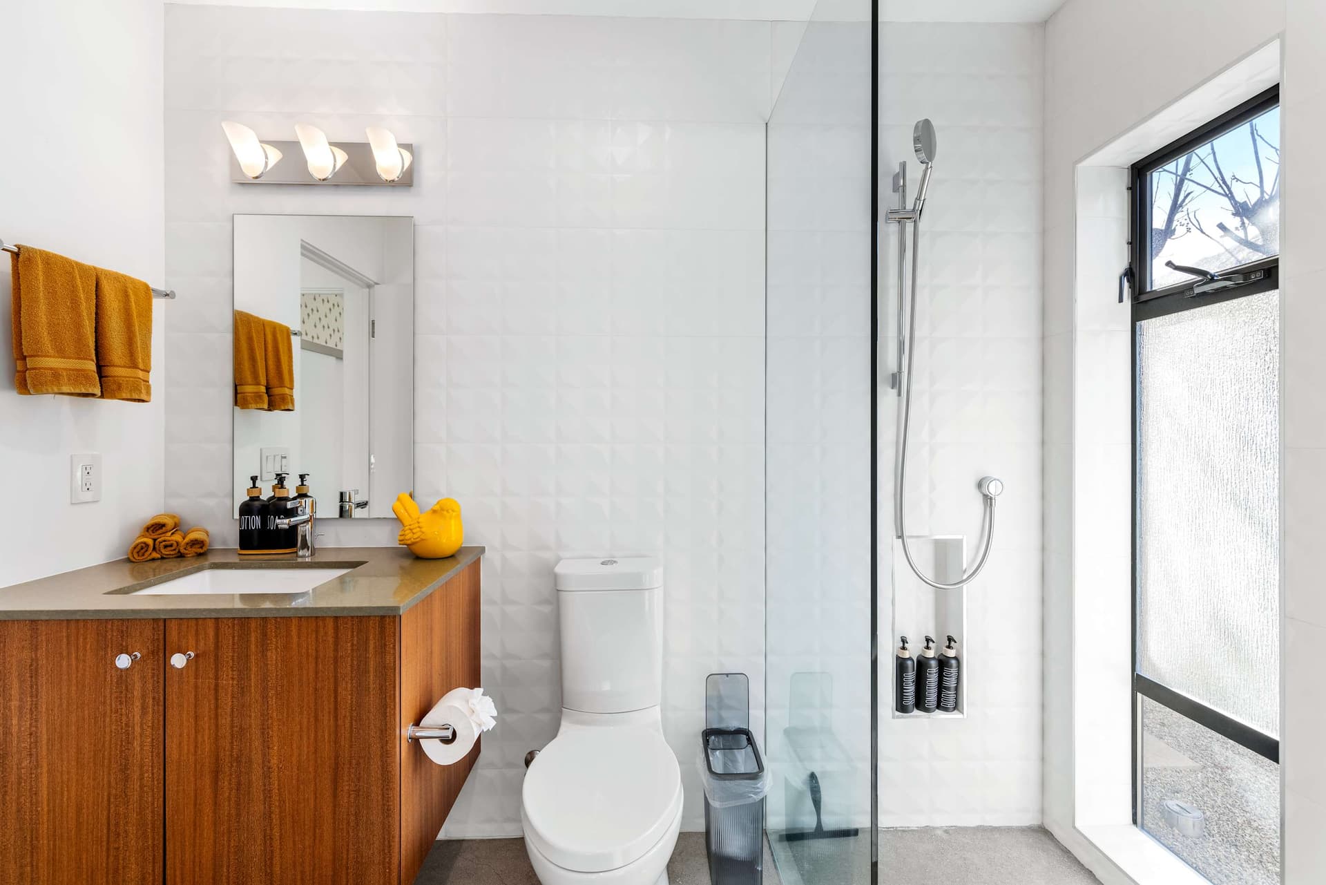 Cascade & Calm Home - Image 27