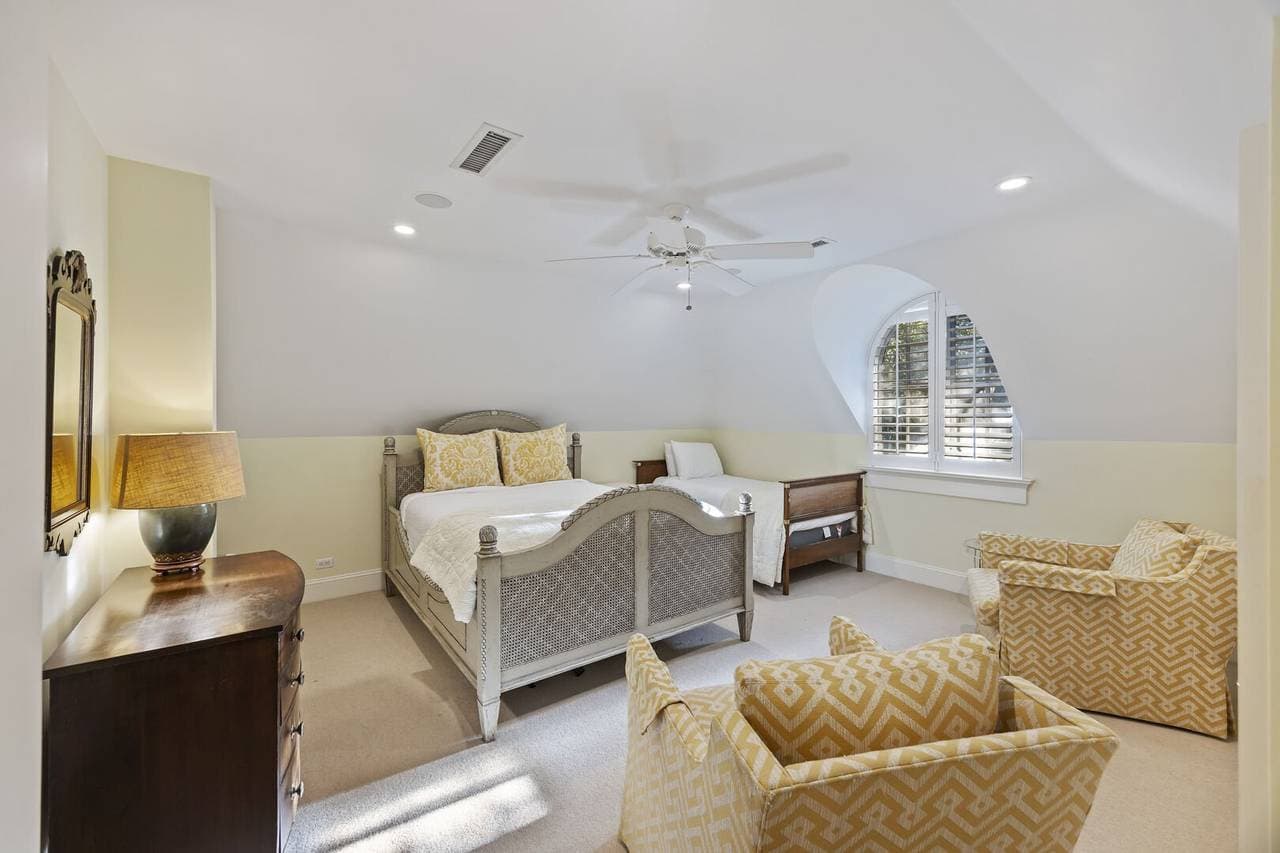 Yellow Throat Lane - Image 32