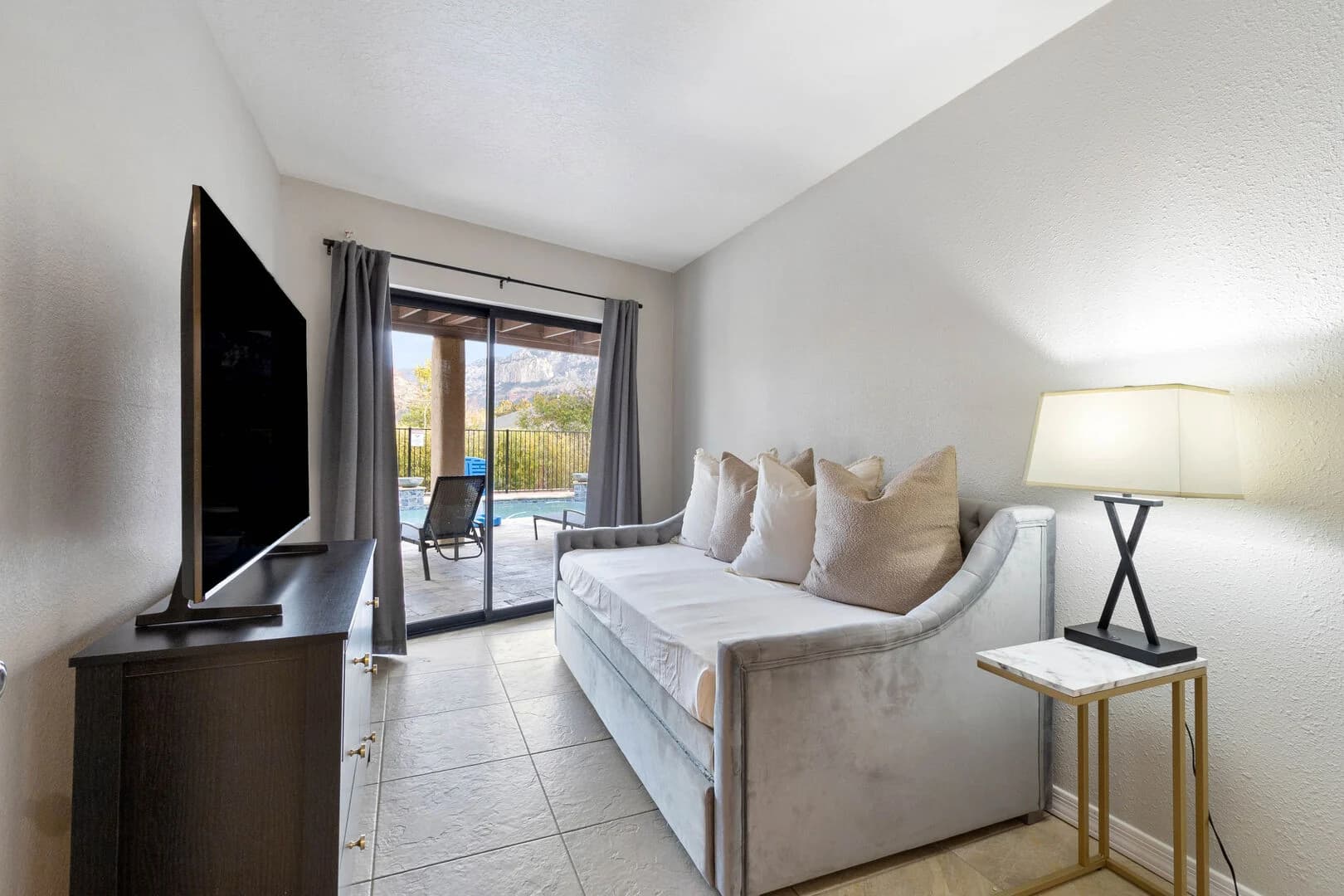 Red Rock Radiance - Image 31