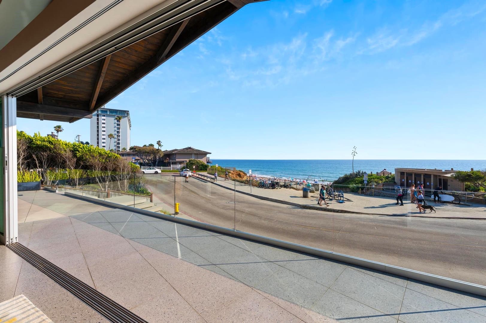 Beachfront Modern Retreat - Image 2