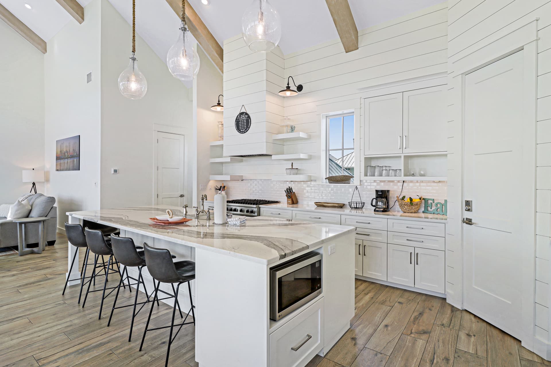 Pelican's Perch - Image 5