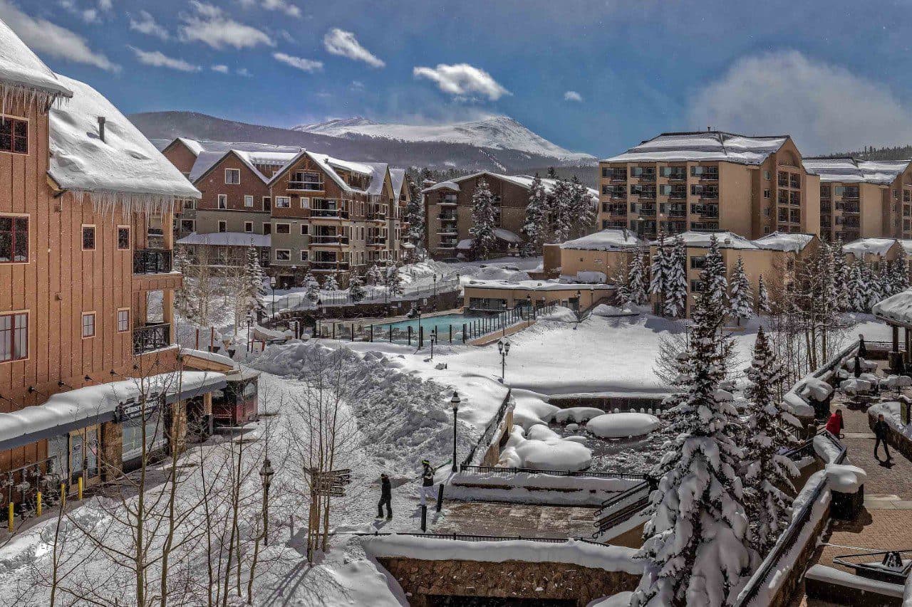 Lavish Condo - Image 45