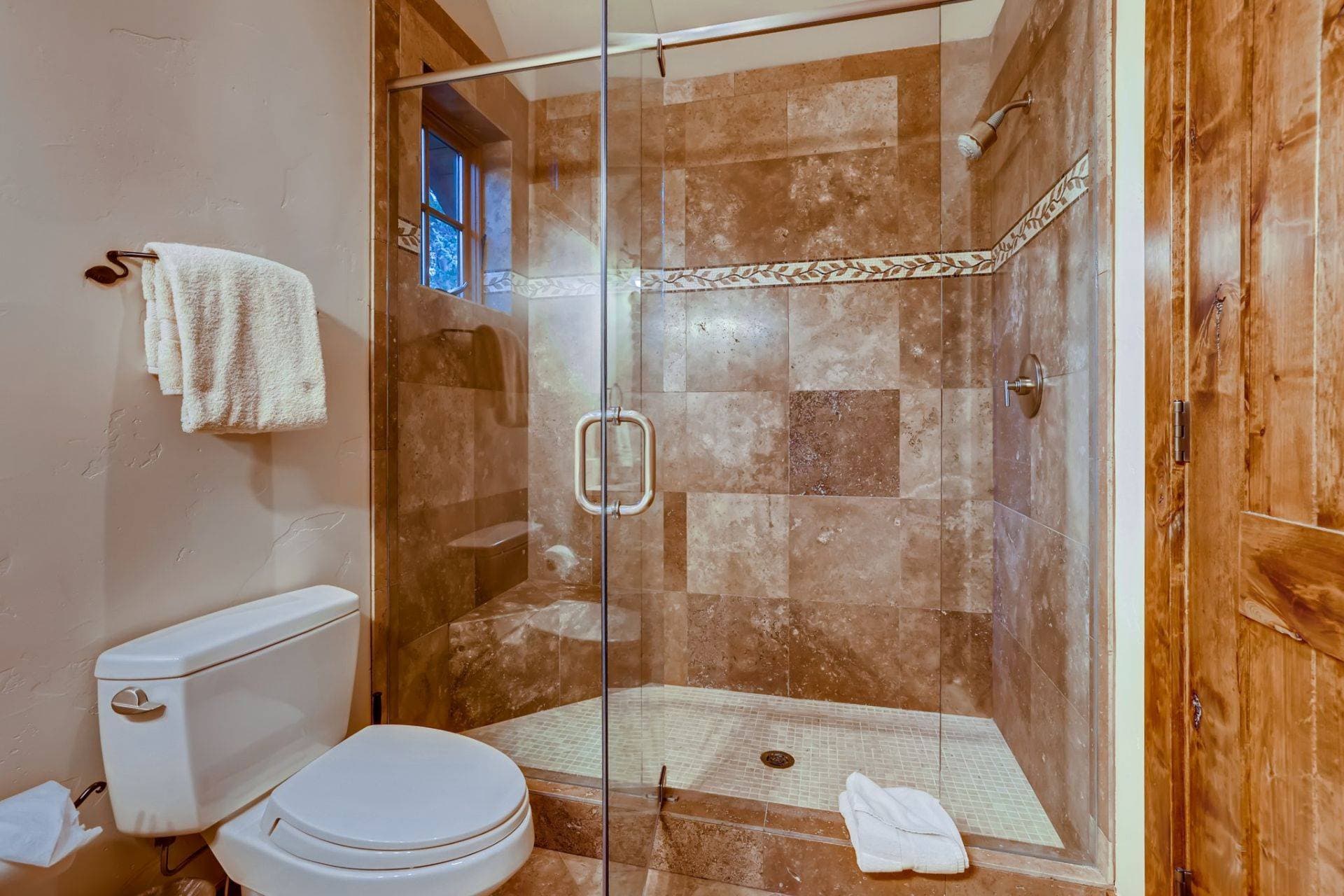 Bear Tracks Lodge - Image 15