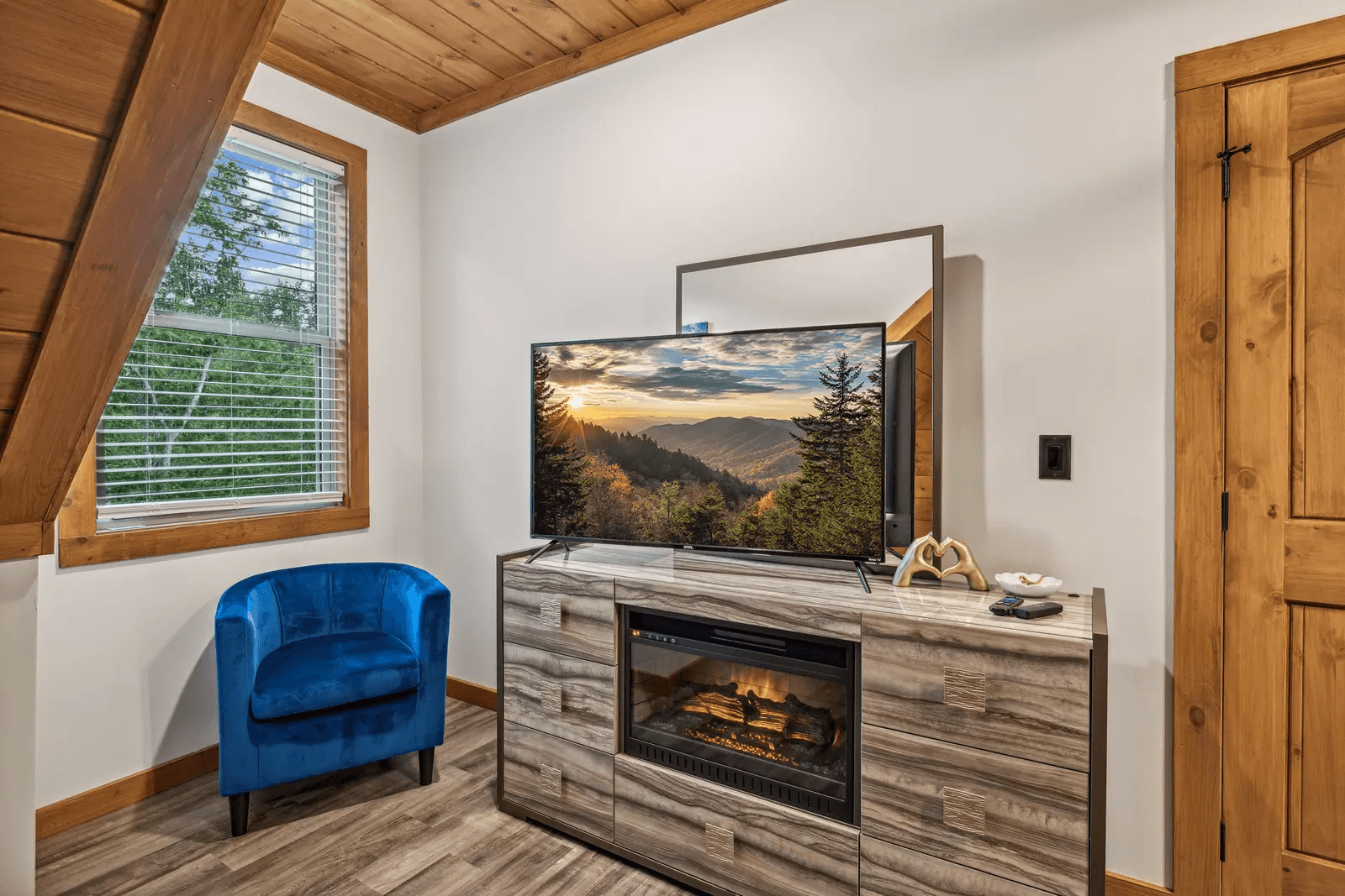 Royal Pool Retreat - Image 14