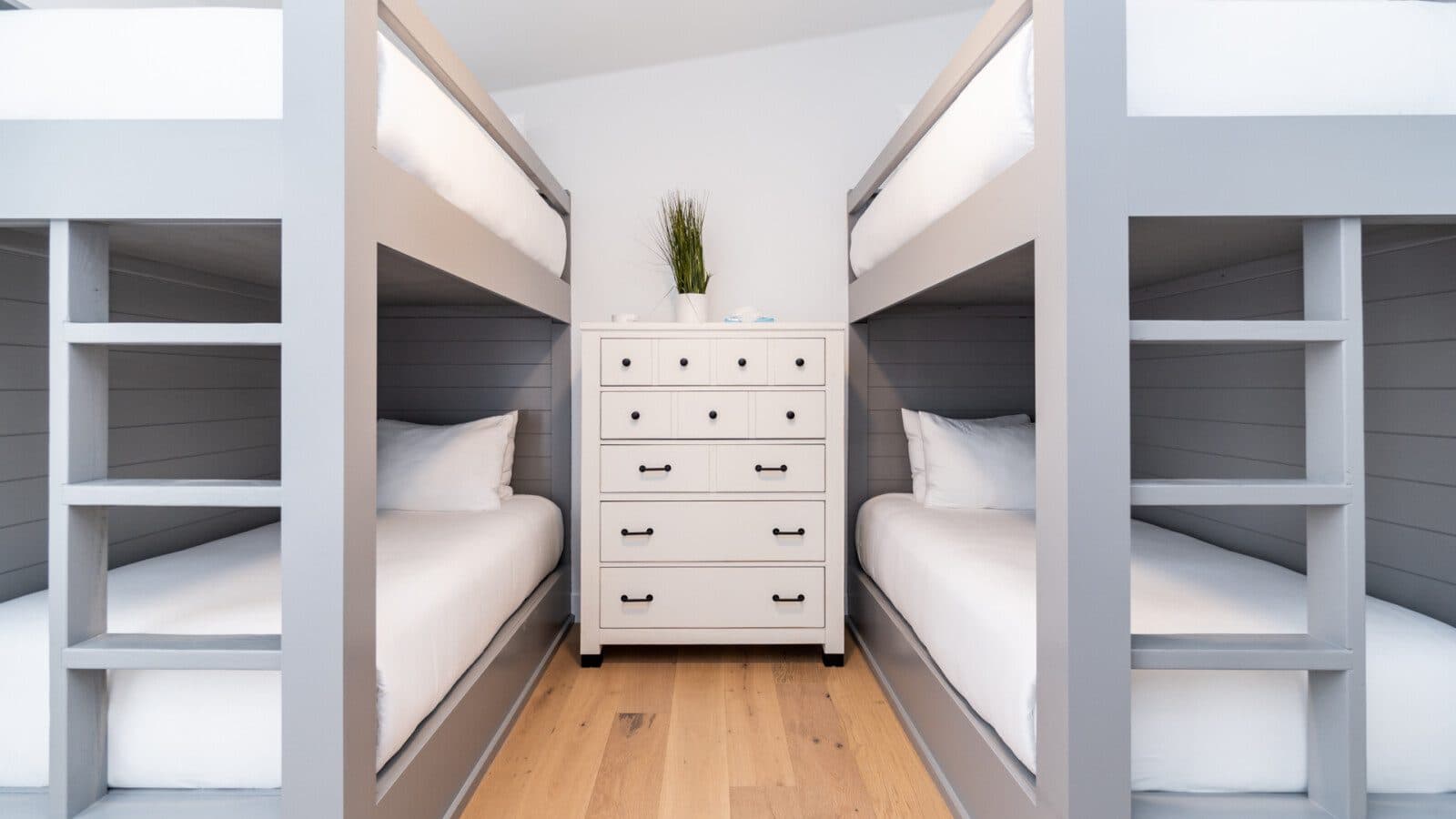 Elegance on the Green - Image 32