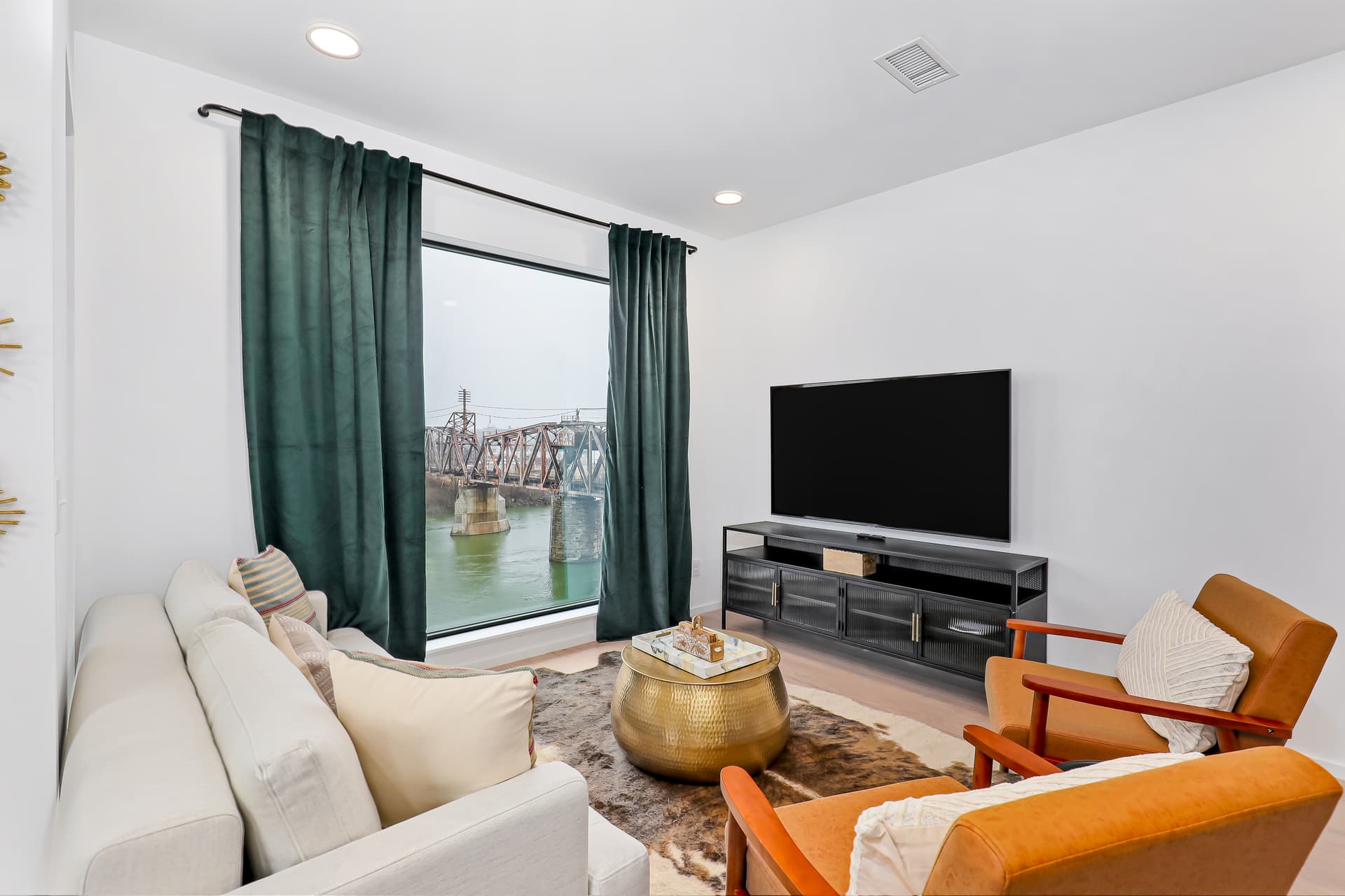 Eve on the River 407 - Image 2