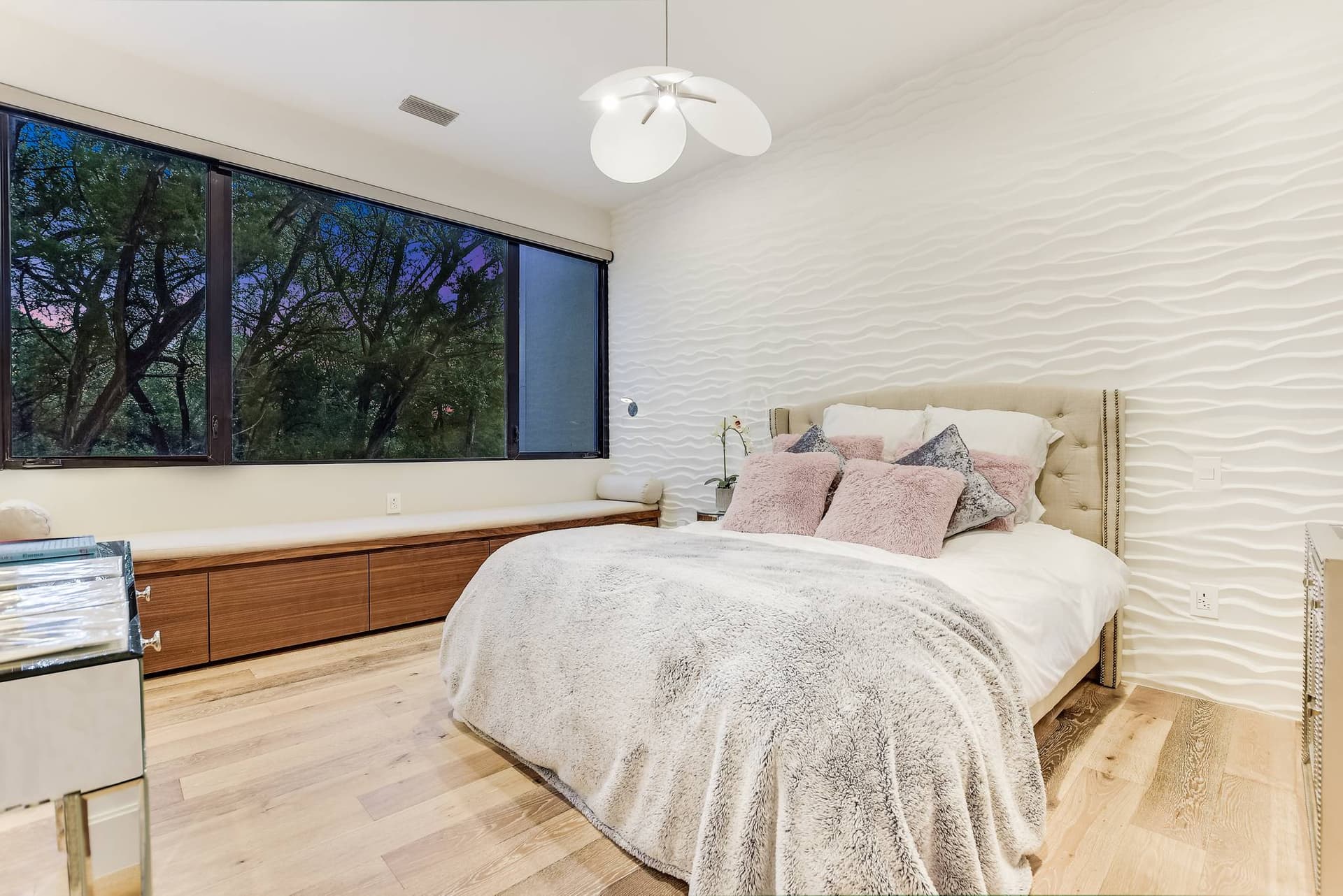 Austin Pinnacle - Image 35