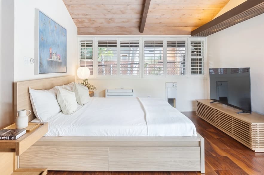 La Jolla Mid-Century - Image 20