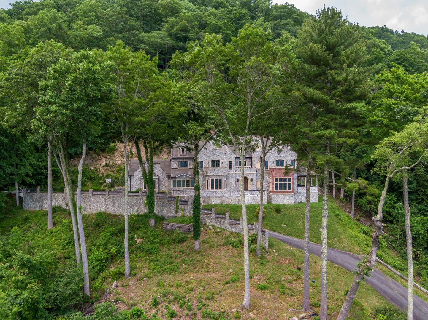 The Castle at Valle Crucis - Image 58