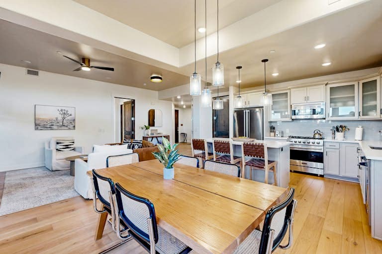 Designer Blackstone Condo - Image 5