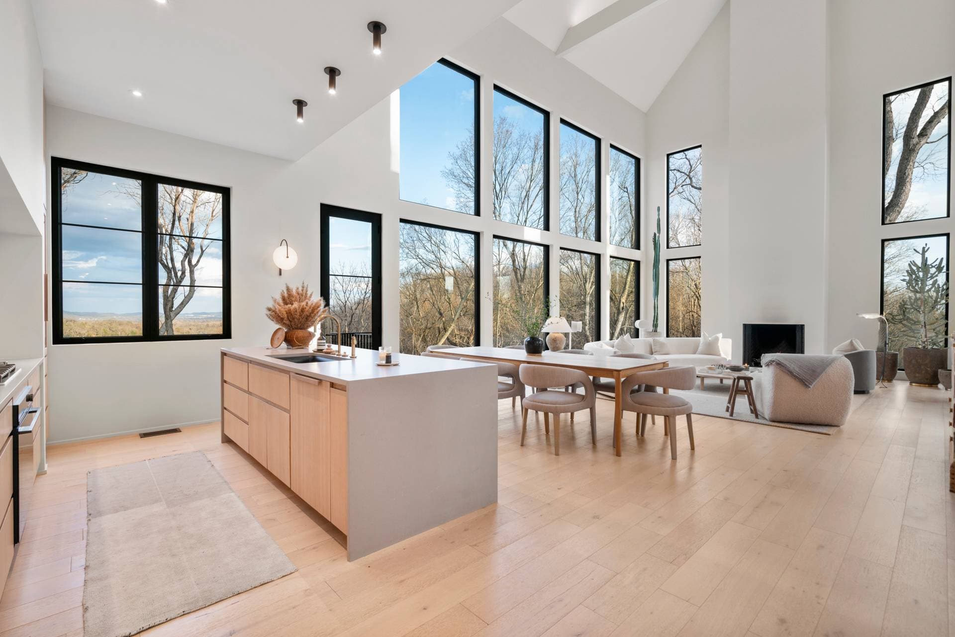 Hilltop Hideaway - Image 4