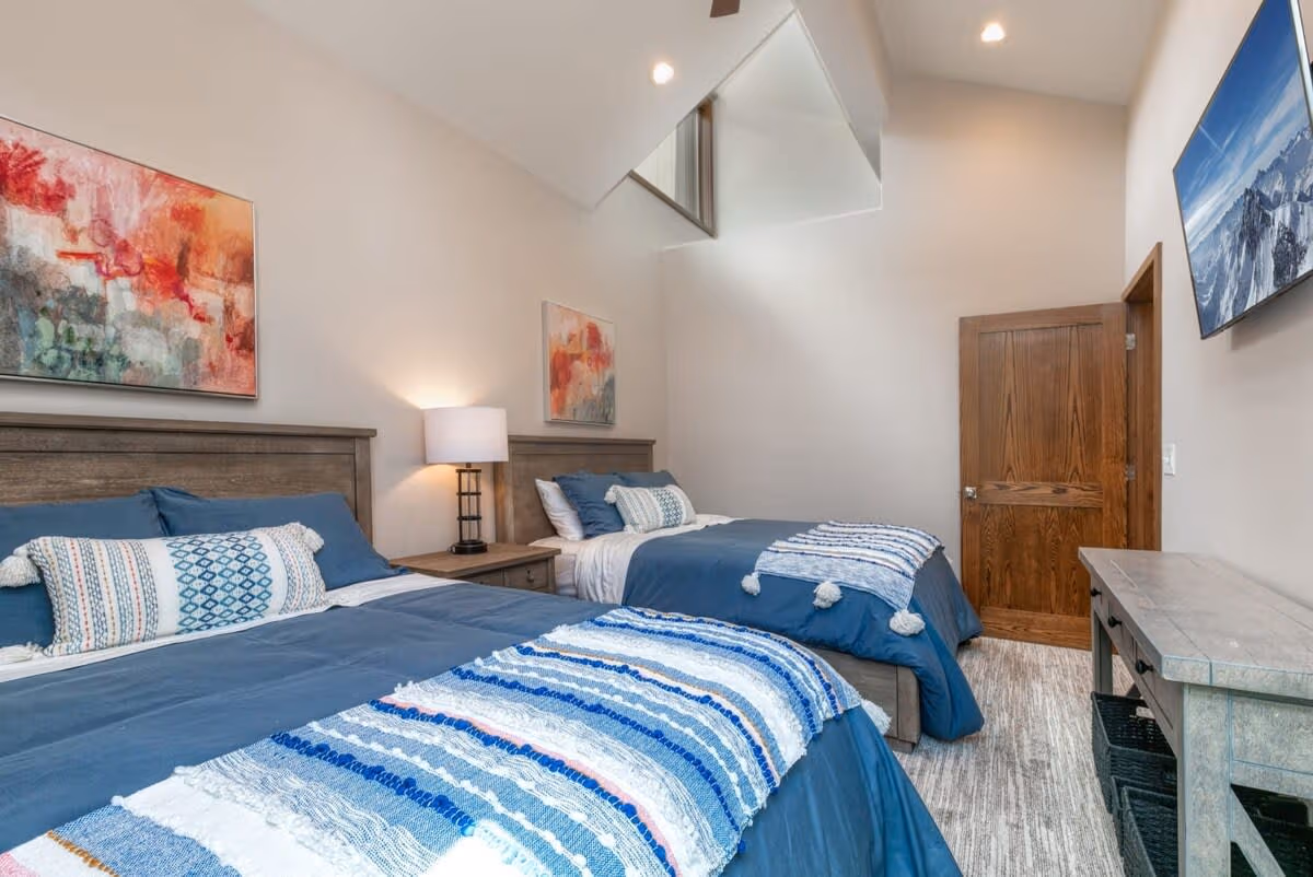 Slopeside Vista Loft - Image 21