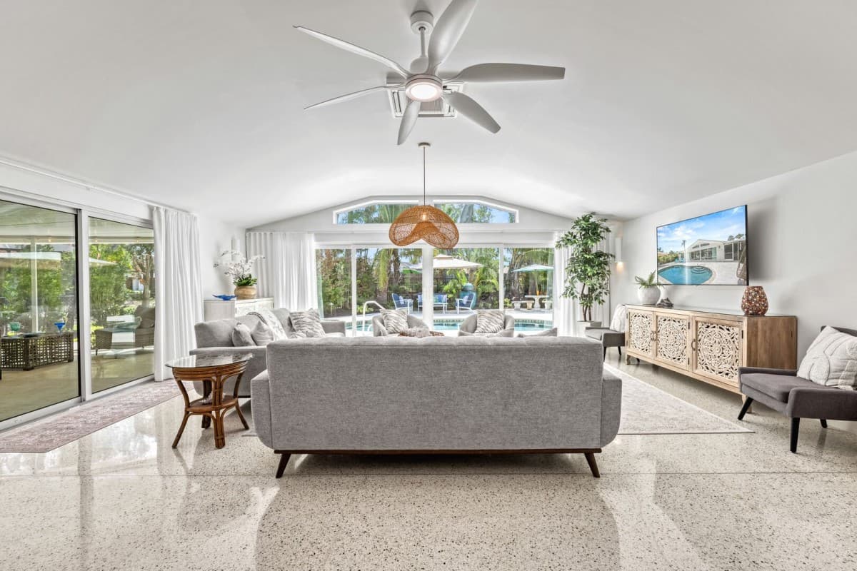 Beach Palm House - Image 19