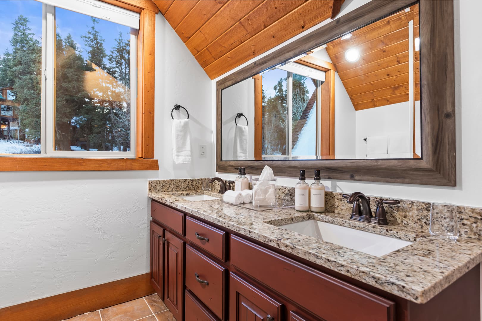 Unforgotten Utopia - Image 46