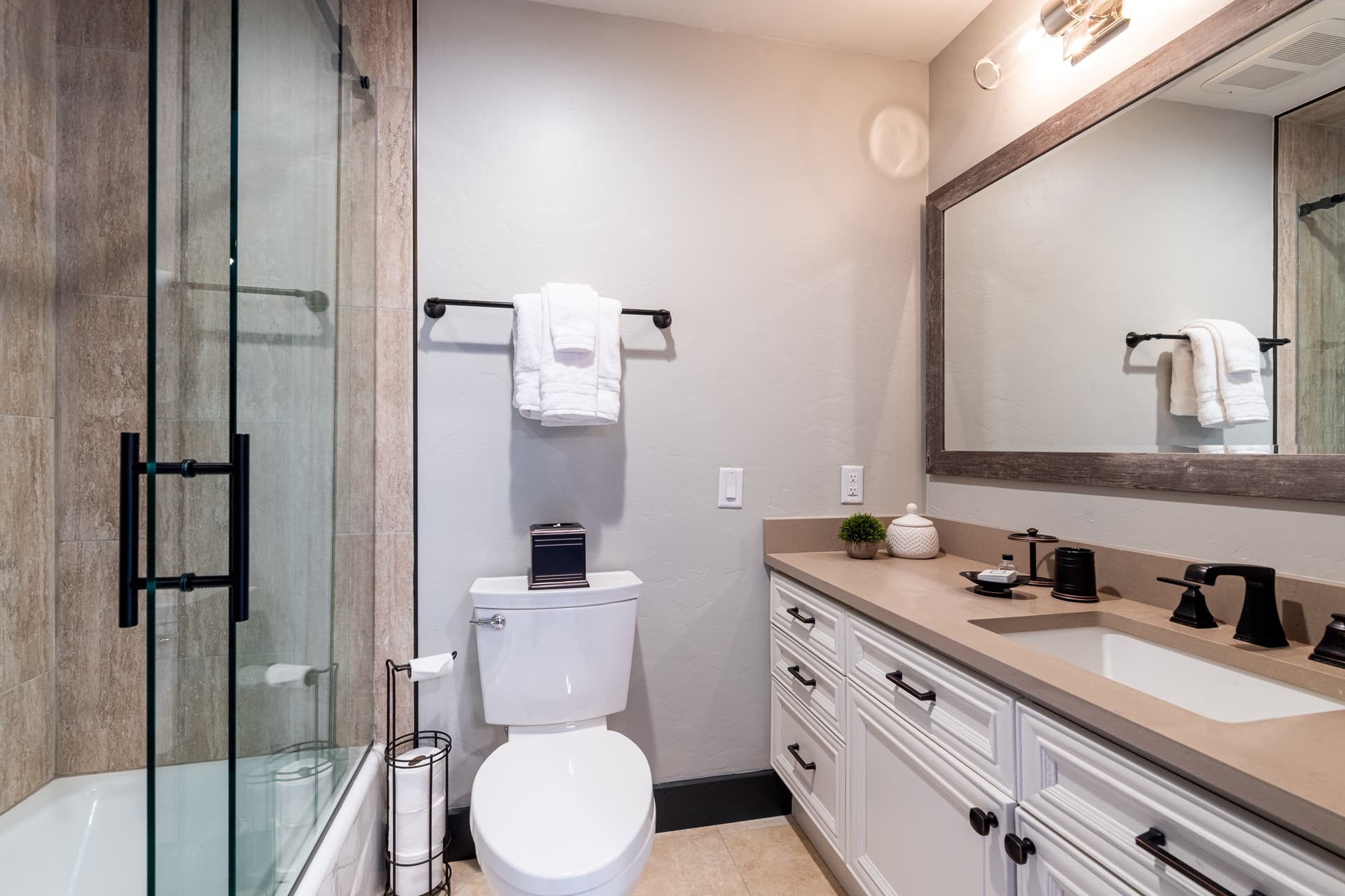 Mountain High at the Plaza - Image 29