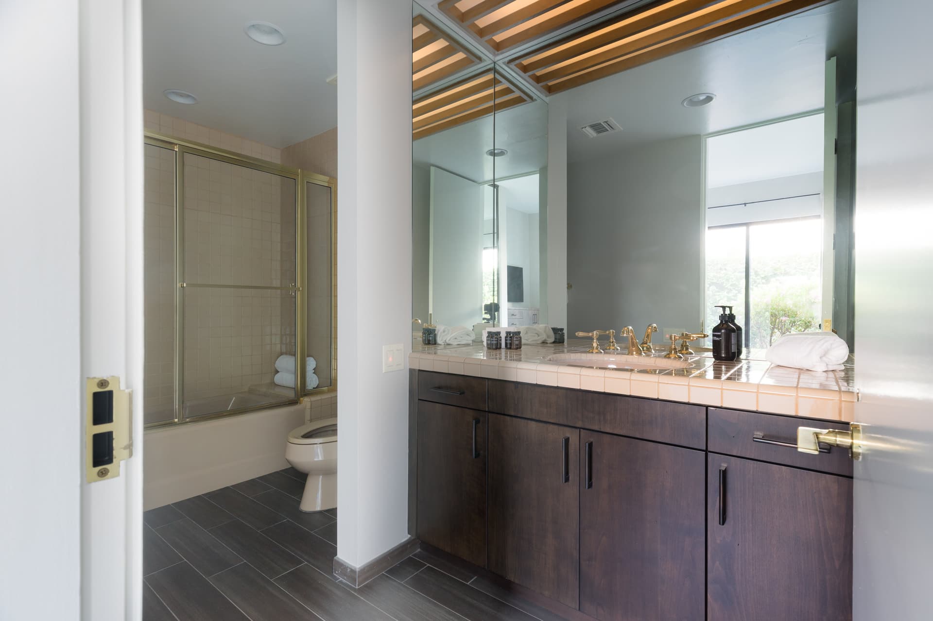 Moonshine - Image 18