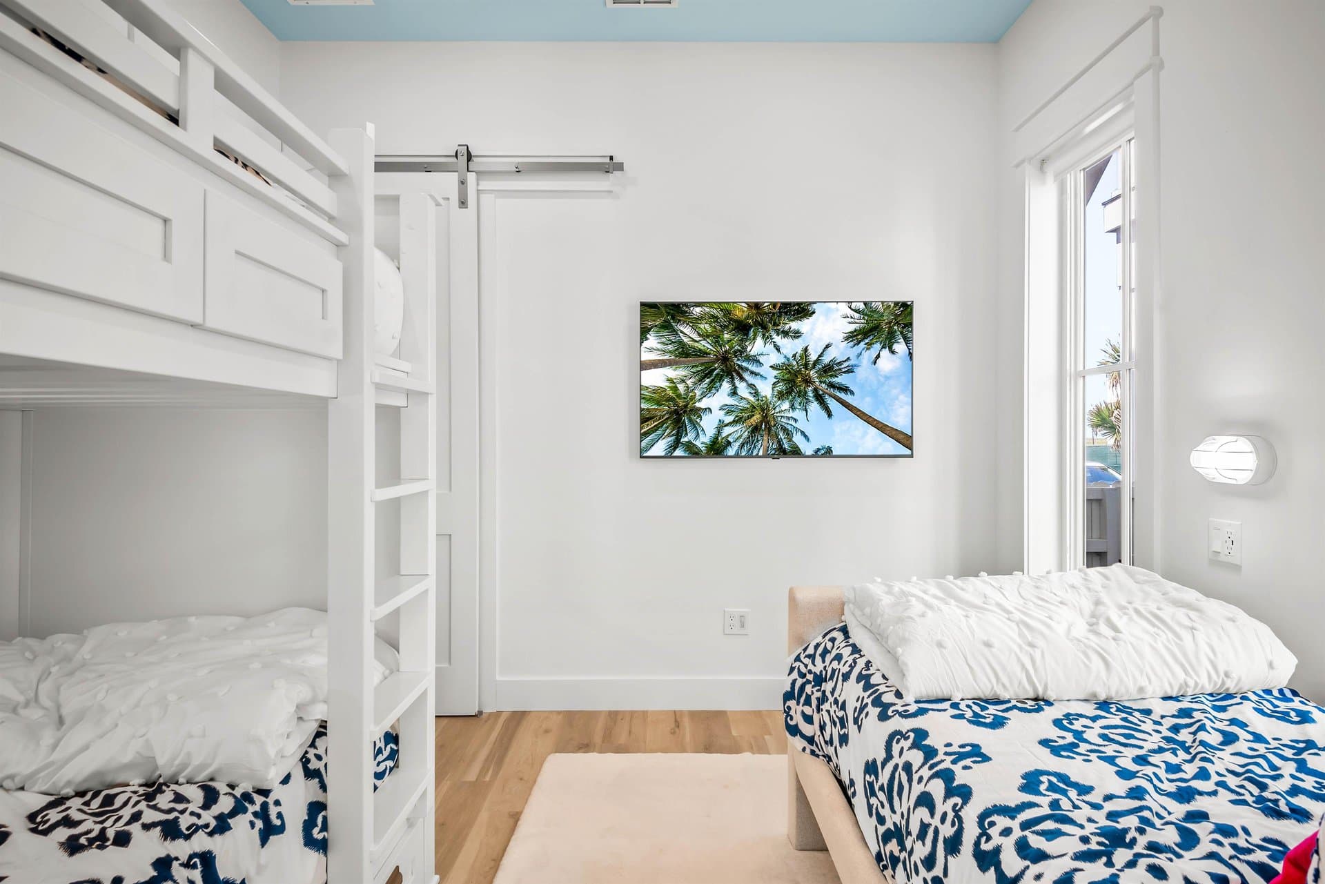 Let's "Glow" Girls - Image 12