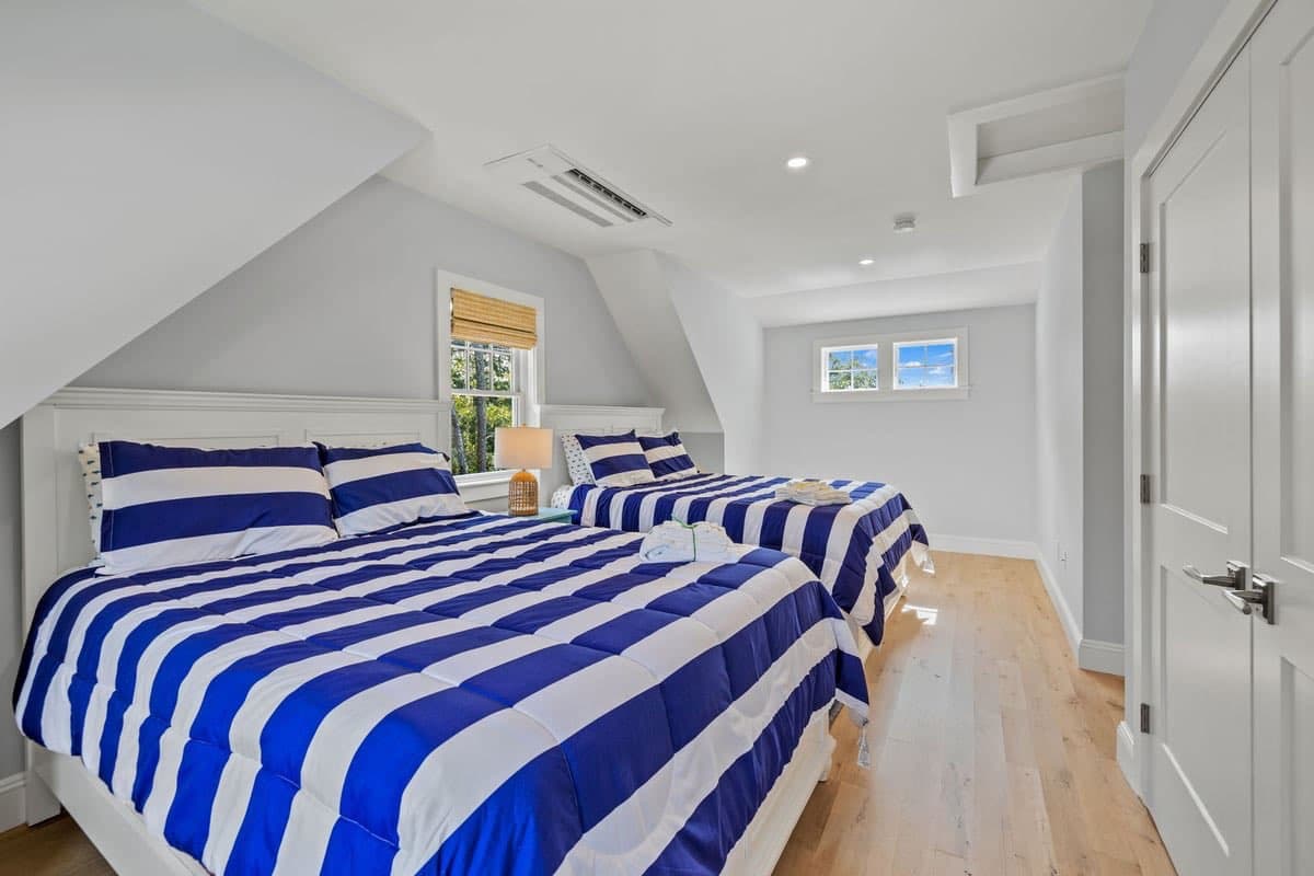 Down Easy - Image 13