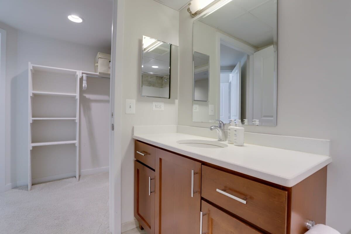 Red Brick Residence - Image 28