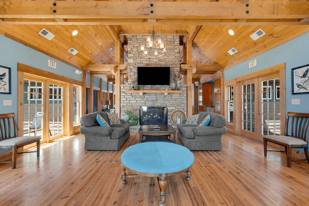 Still Lake Getaway - Image 19