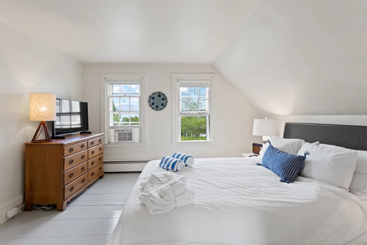 Chatham Farmhouse - Image 23