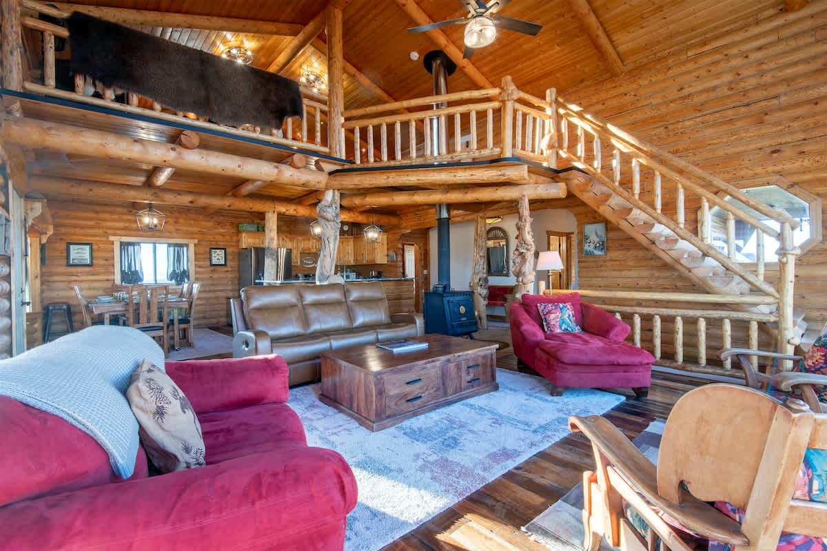 Cabin on Whitney - Image 4