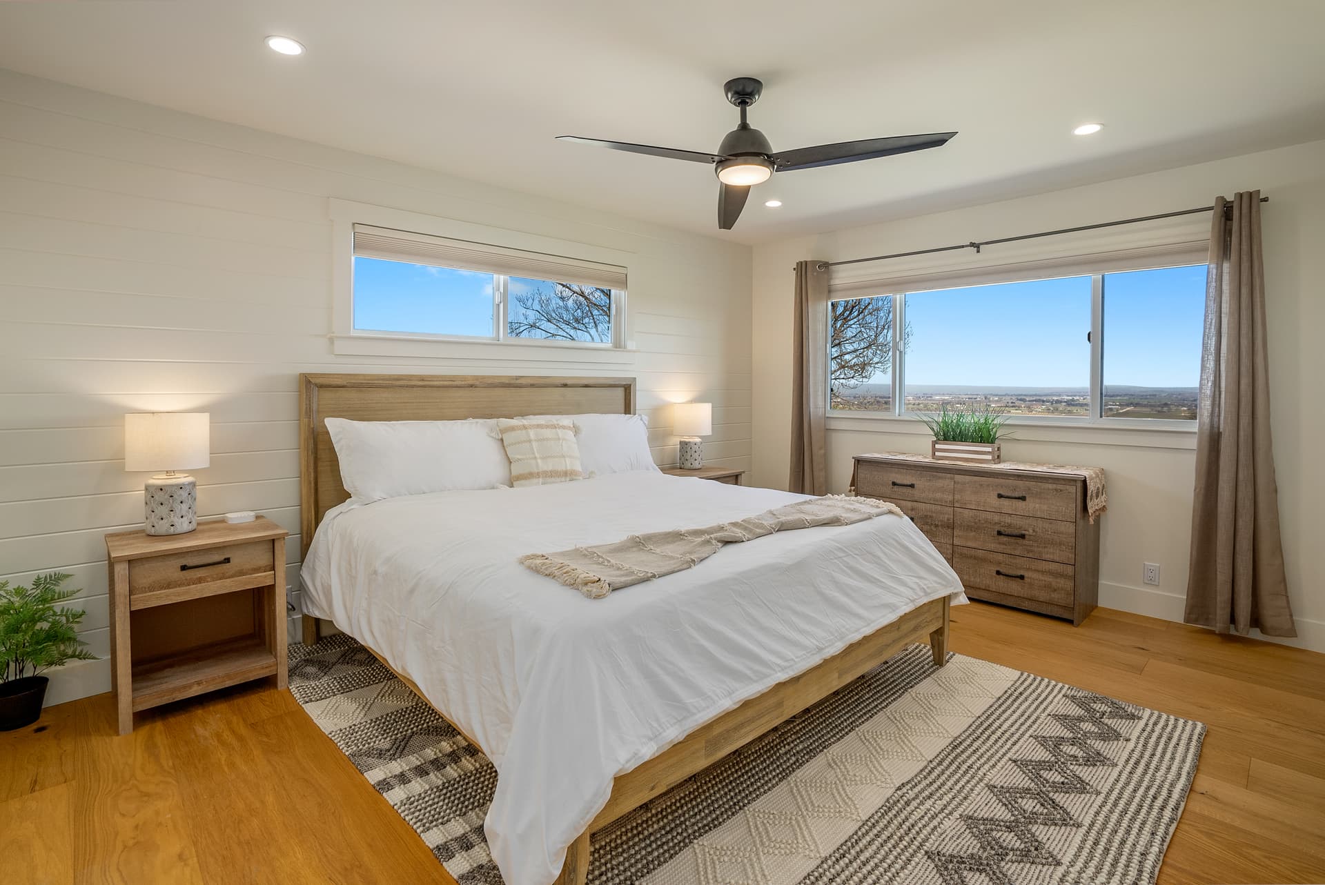 Mira Vista Manor - Image 29